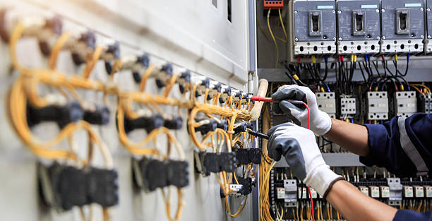Professional Electrician technician working in Murillo, TX